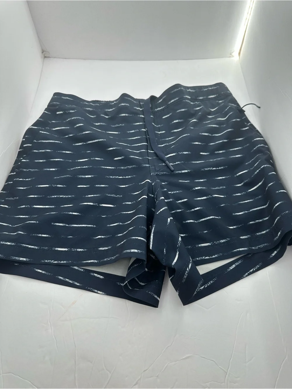 NWT VRST Men’s 5” Resort Short Navy/Sand Washed Stripe - Size M